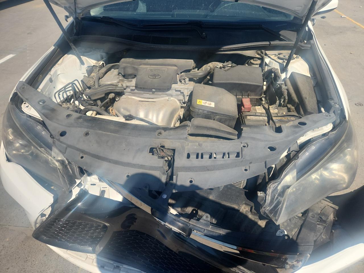 Toyota Camry Le Image 11