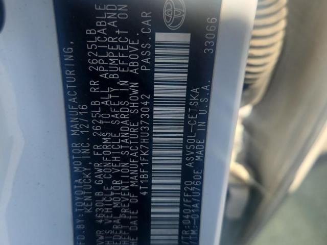 Toyota Camry Le Image 9