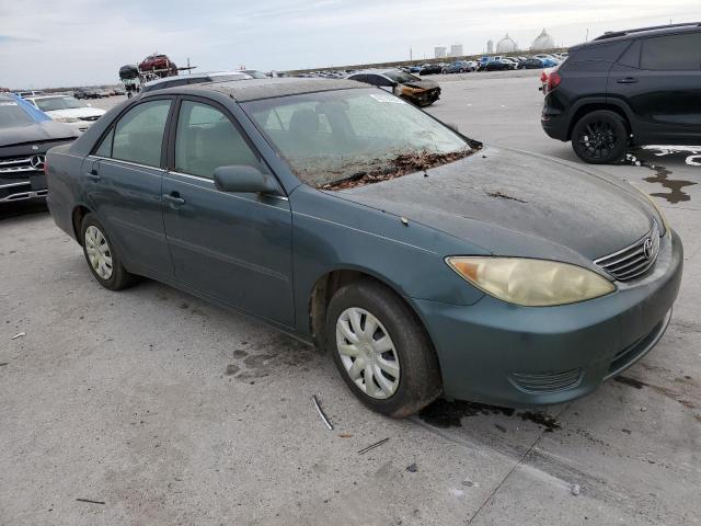 Toyota Camry Le Image 12