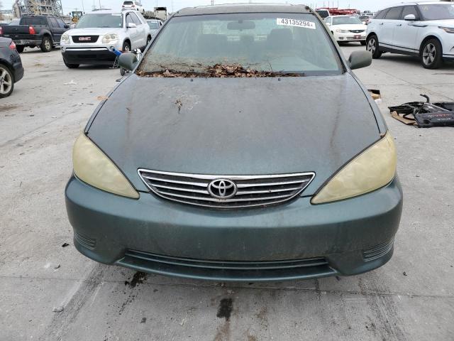 Toyota Camry Le Image 7