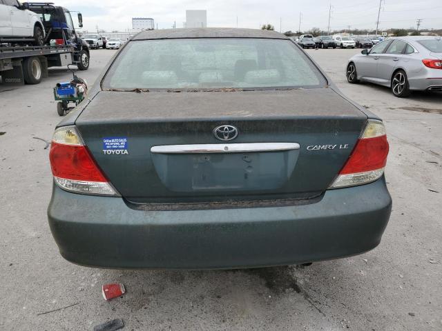 Toyota Camry Le Image 4