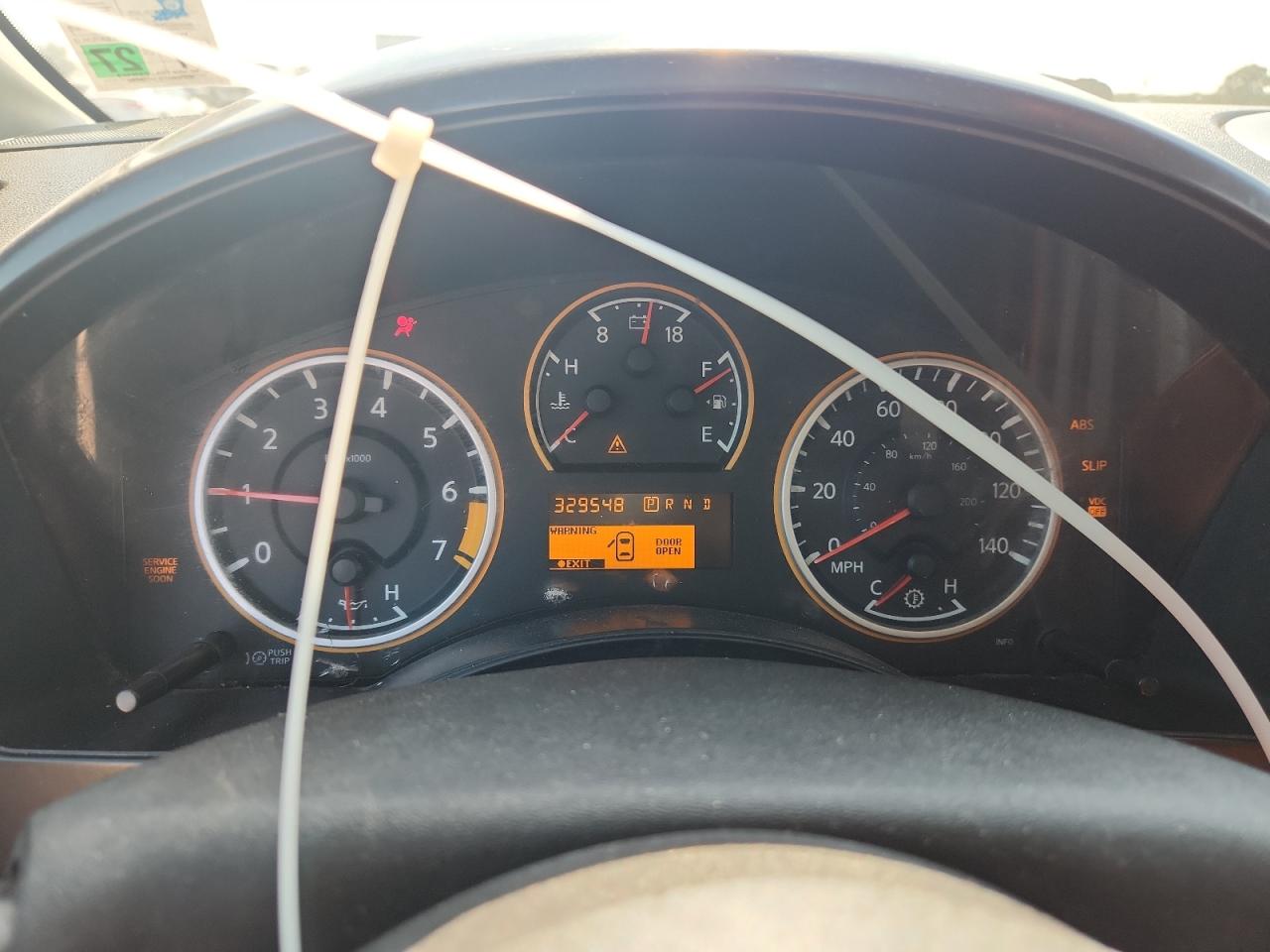 Nissan Titan S Image 10