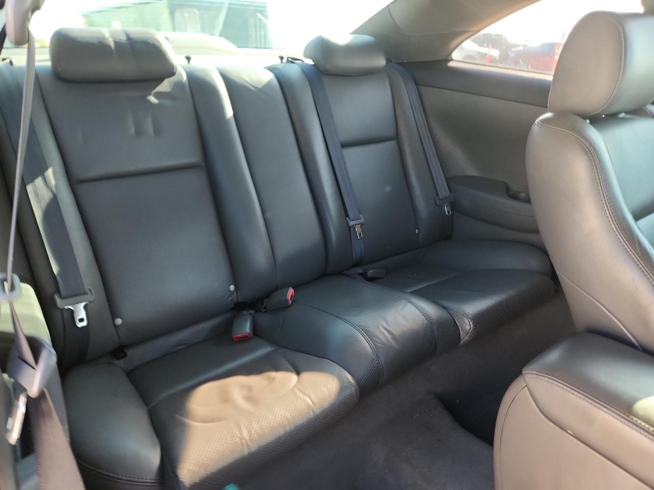 Toyota Camry Se Image 8