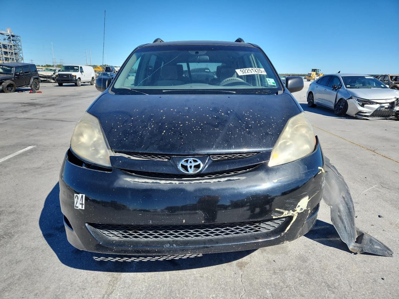 Toyota Sienna Ce Image 2