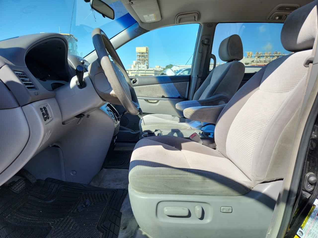 Toyota Sienna Ce Image 6