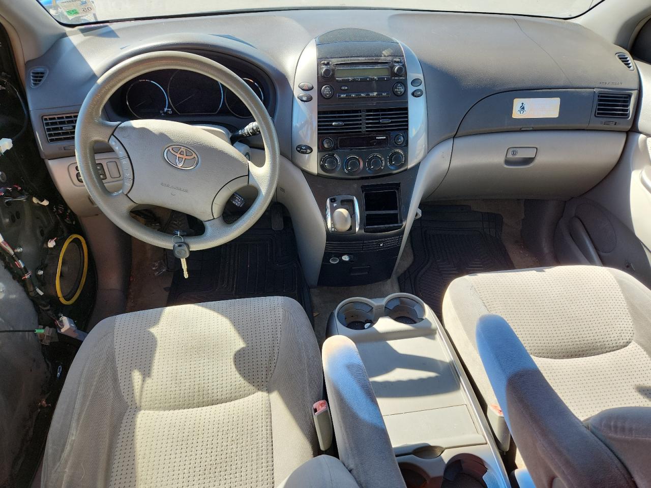 Toyota Sienna Ce Image 4