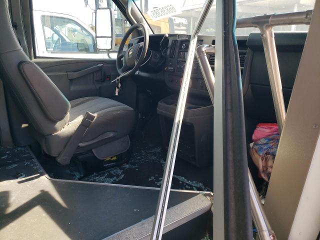 Chevrolet Express Image 2