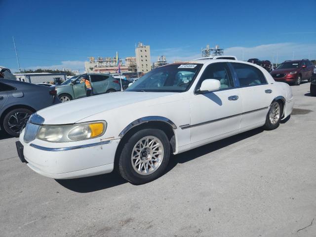  Salvage Lincoln Towncar