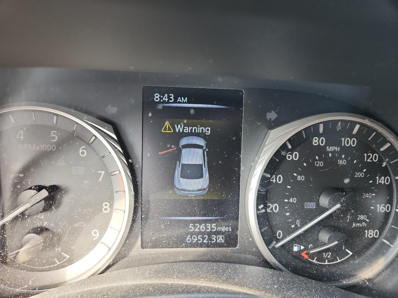 INFINITI Q60 Luxe Image 11