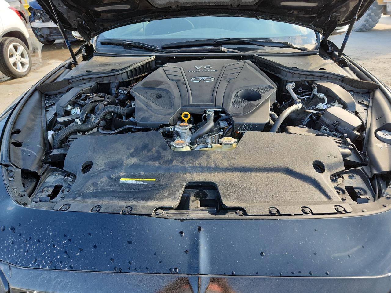 INFINITI Q60 Luxe Image 2