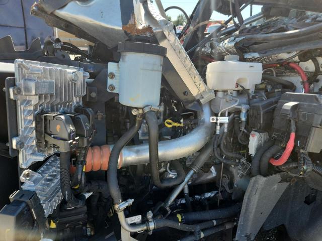 Chevrolet Silverado Image 11