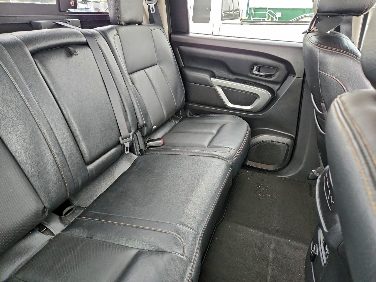 Nissan Titan Sv Image 7