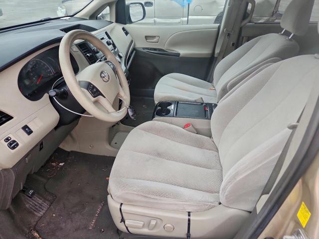 Toyota Sienna Le Image 3