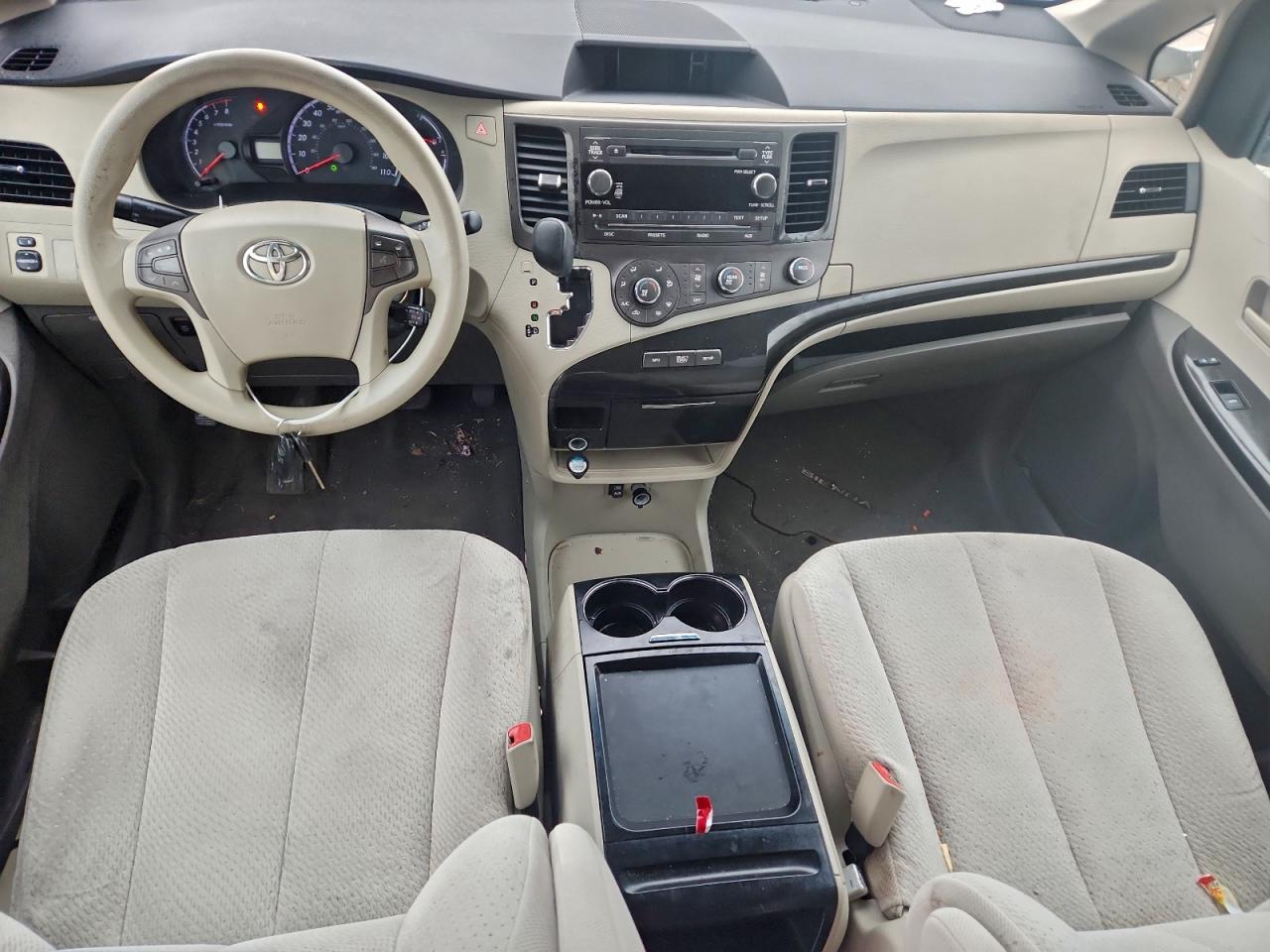 Toyota Sienna Le Image 5