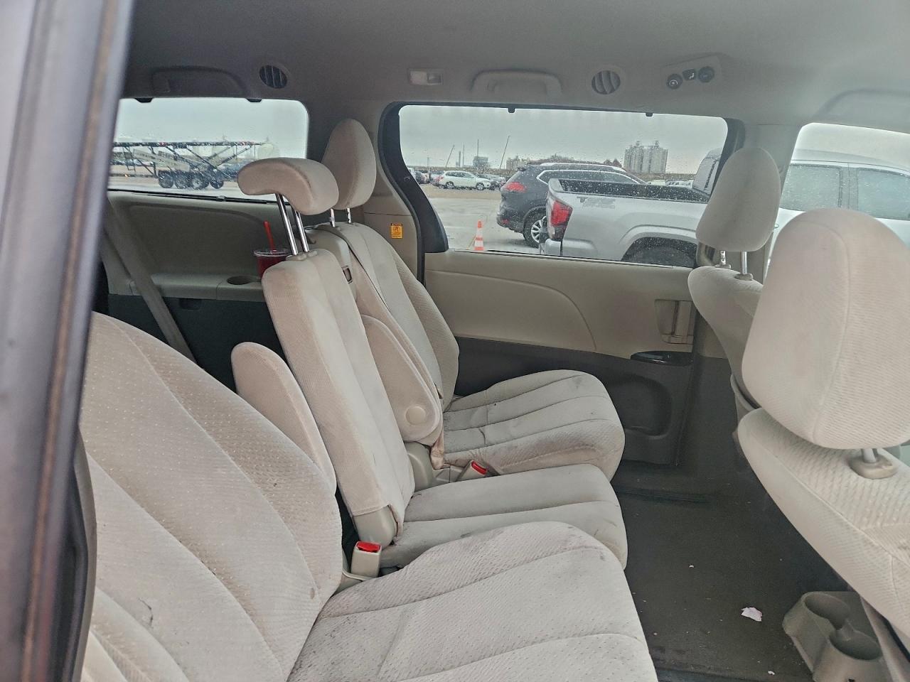 Toyota Sienna Le Image 14