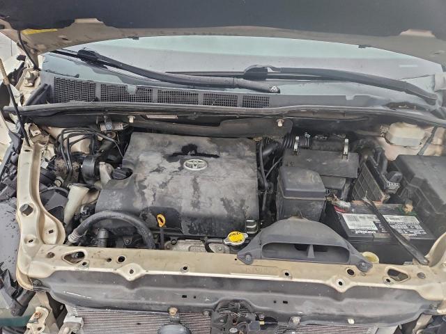 Toyota Sienna Le Image 10