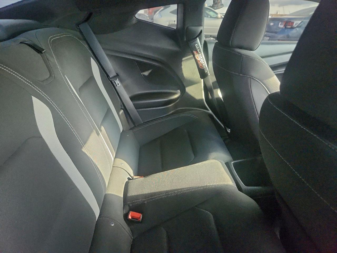 Chevrolet Camaro Lt Image 12