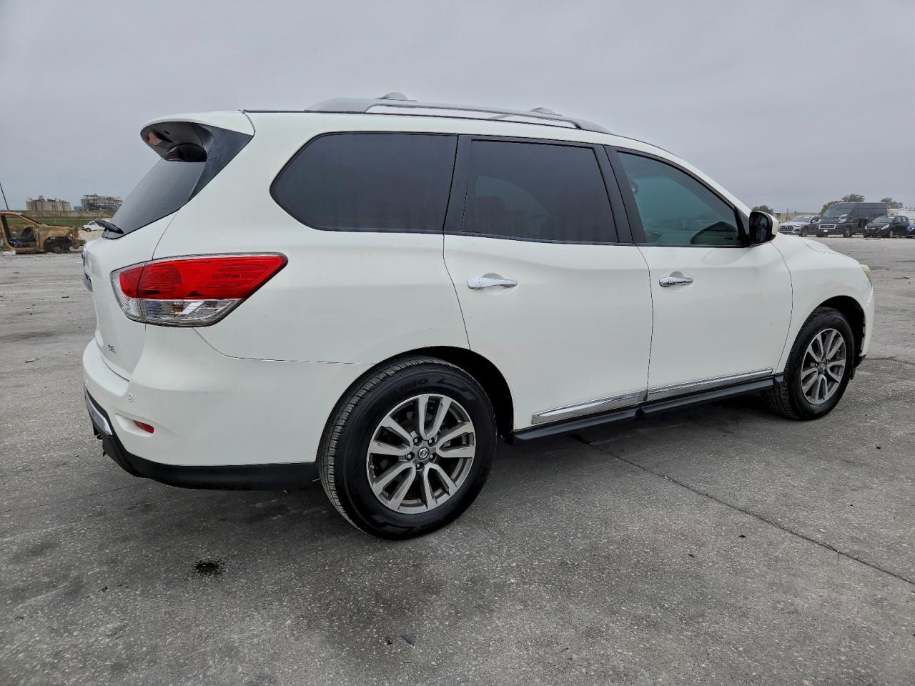 Nissan Pathfinder S Image 5