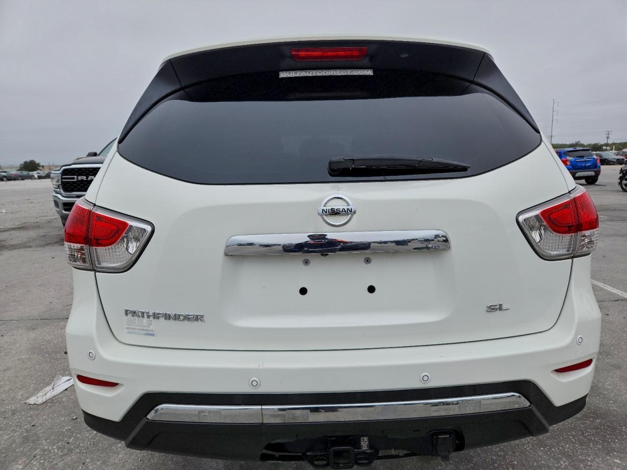 Nissan Pathfinder S Image 8