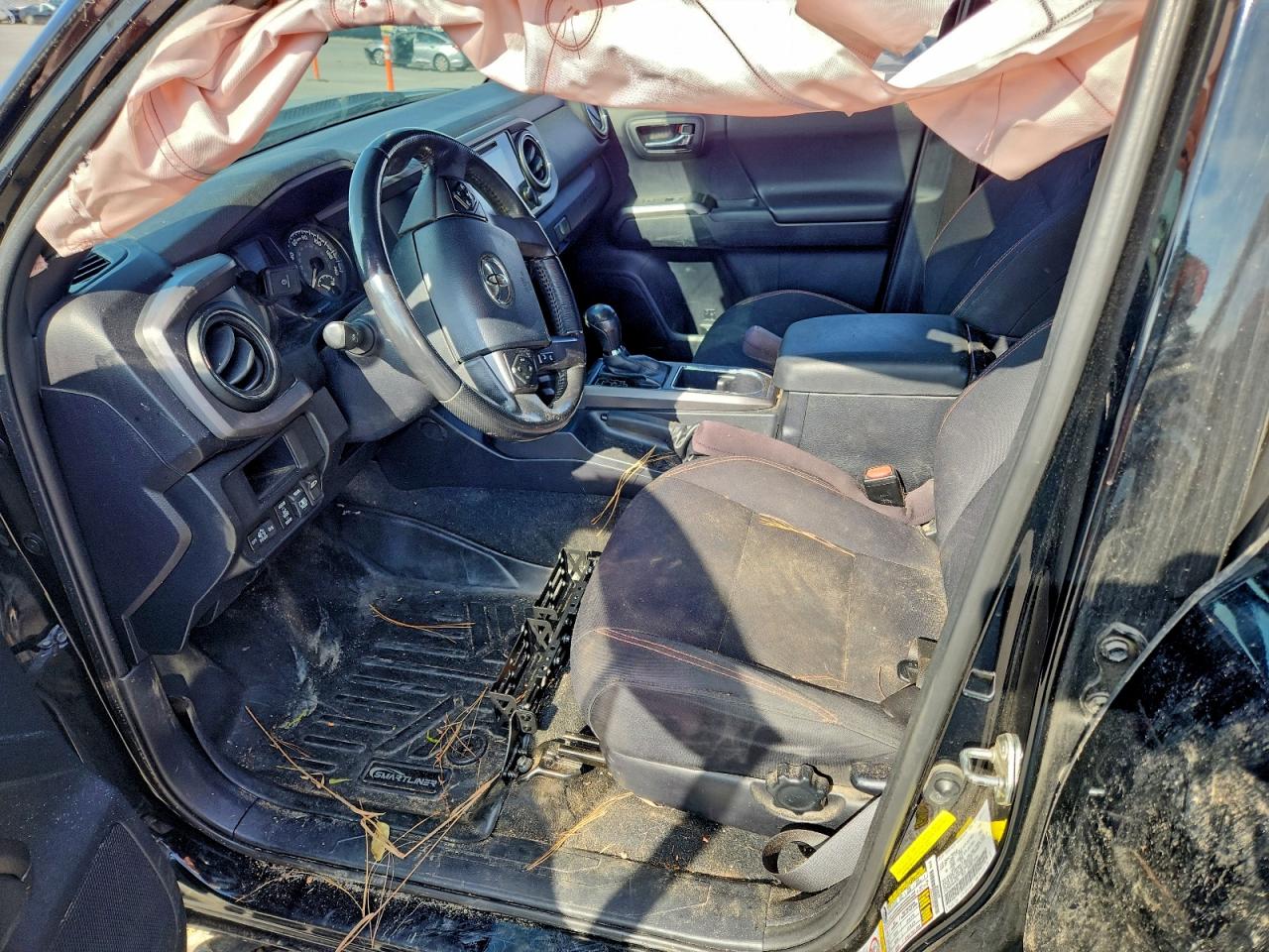 Toyota Tacoma Double Cab Image 3