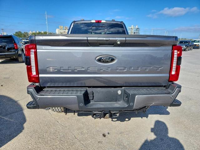 Ford F-250 Super Duty Image 4