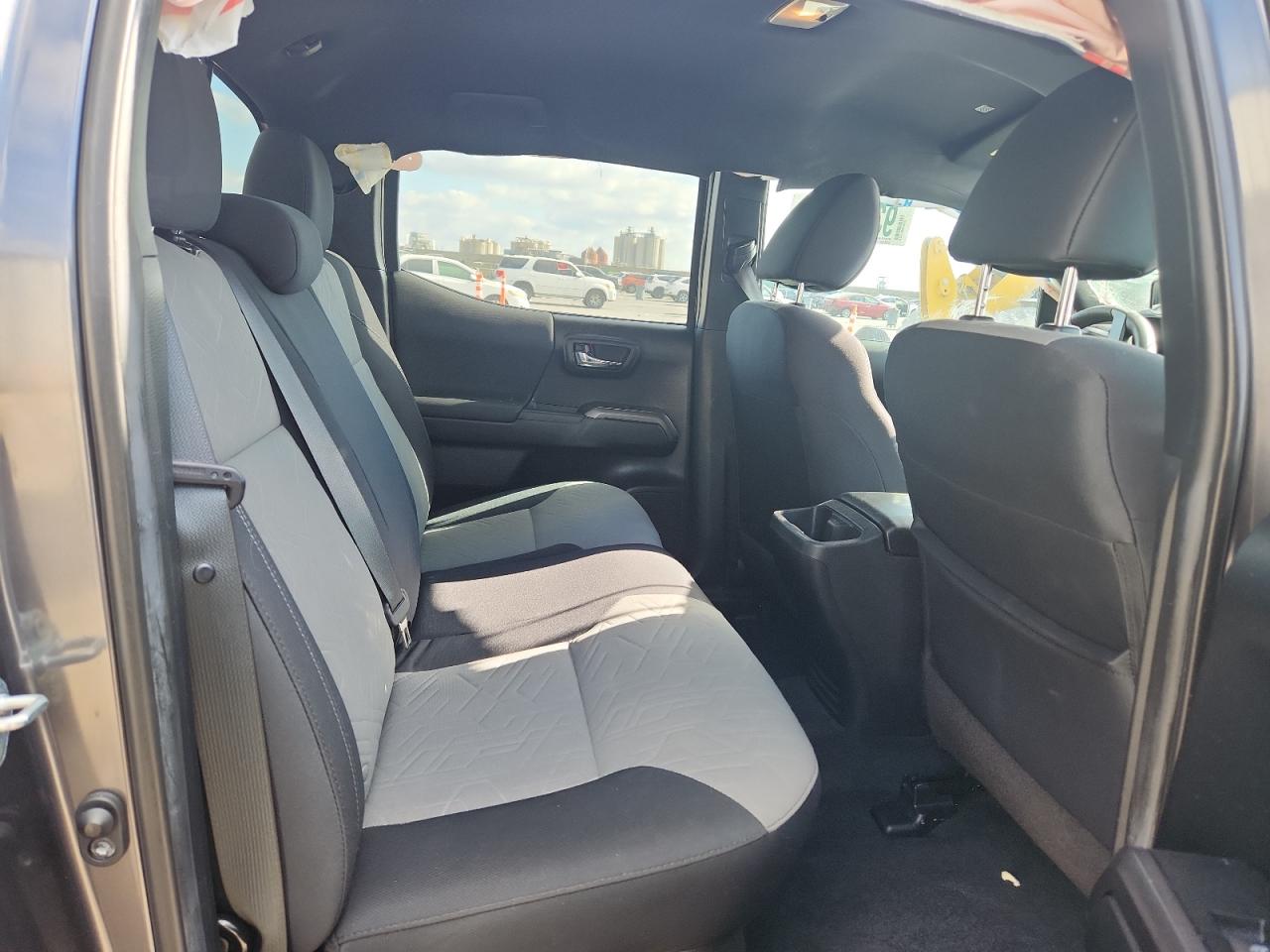 Toyota Tacoma Double Cab Image 10