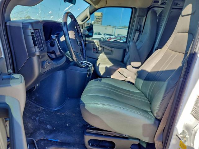 Chevrolet Express Image 13