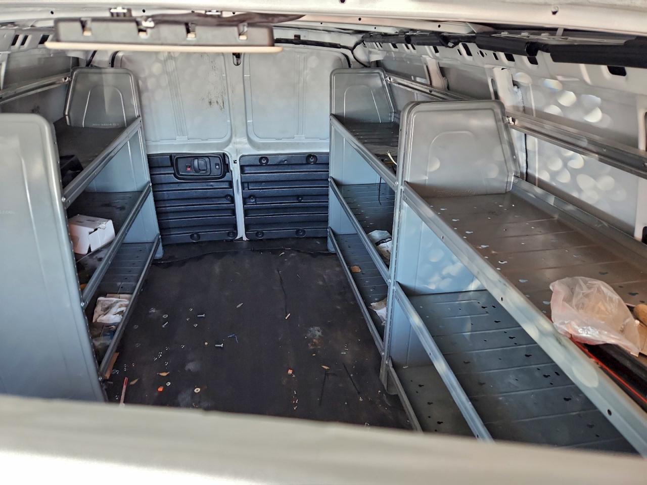 Chevrolet Express Image 3