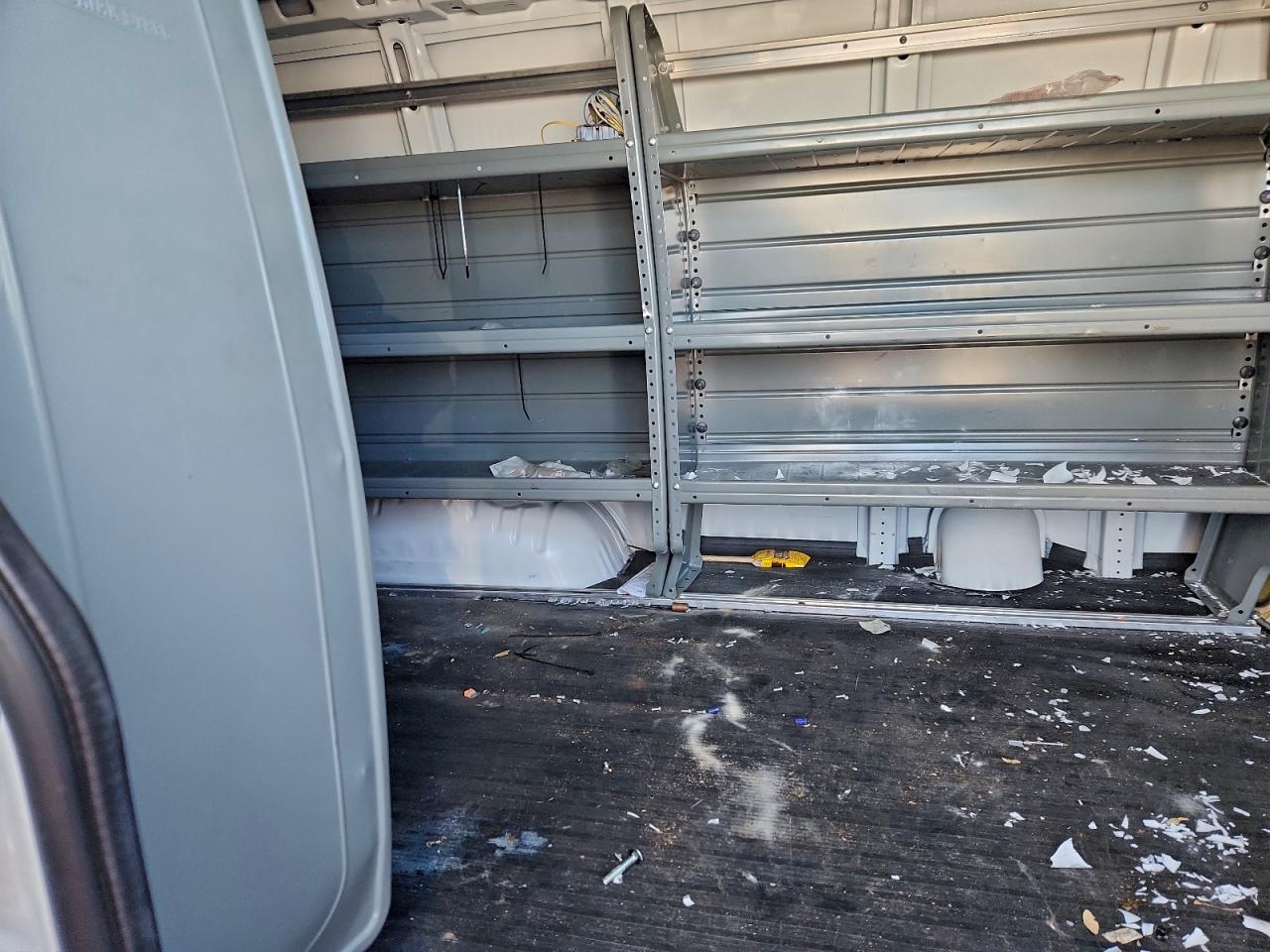 Chevrolet Express Image 2