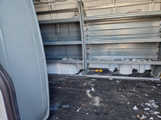 Chevrolet Express Image 2