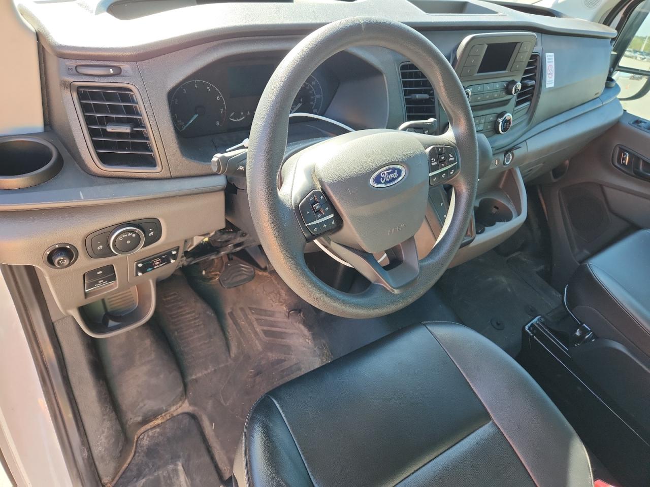 Ford Transit T-250 Image 9