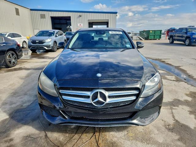 Mercedes-Benz C-Class 300 Image 9