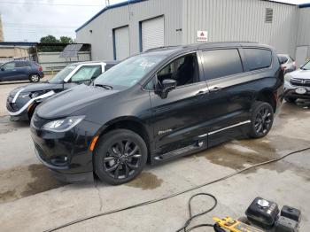  Salvage Chrysler Pacifica
