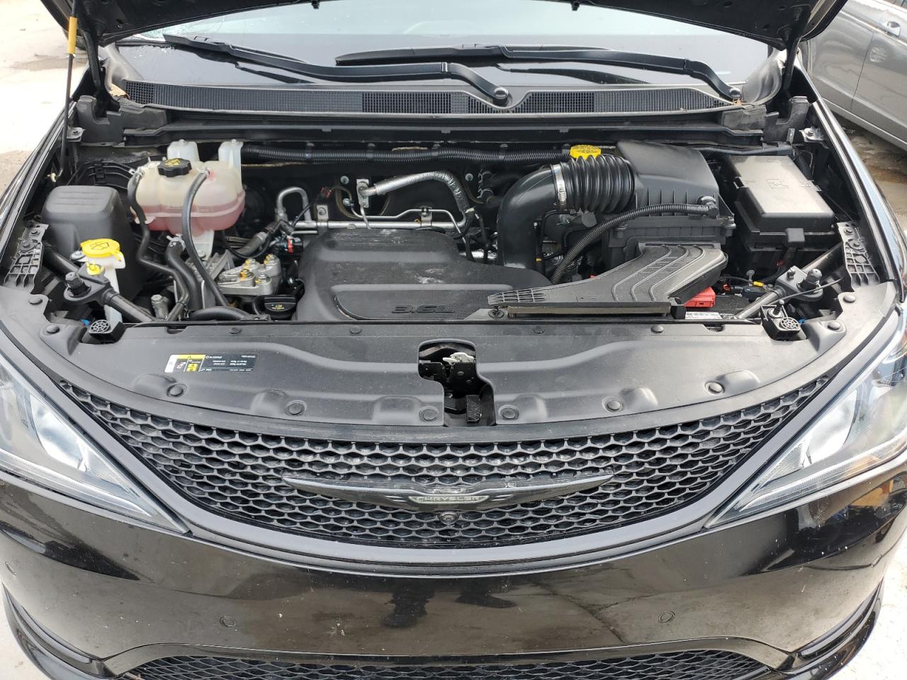 Chrysler Pacifica Touring L Plus Image 8