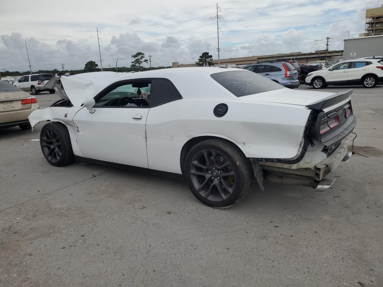 Dodge Challenger R/t Scat Pack Image 3