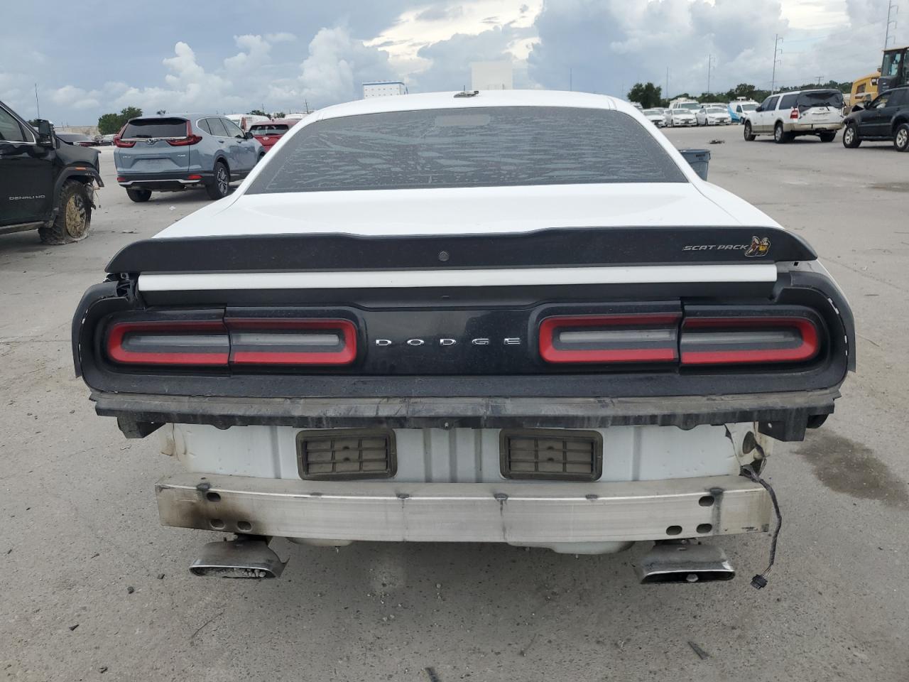 Dodge Challenger R/t Scat Pack Image 9