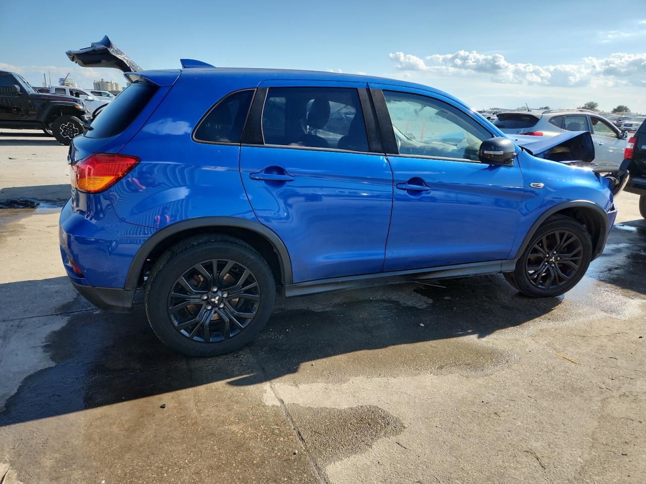 Mitsubishi Outlander Es Image 3