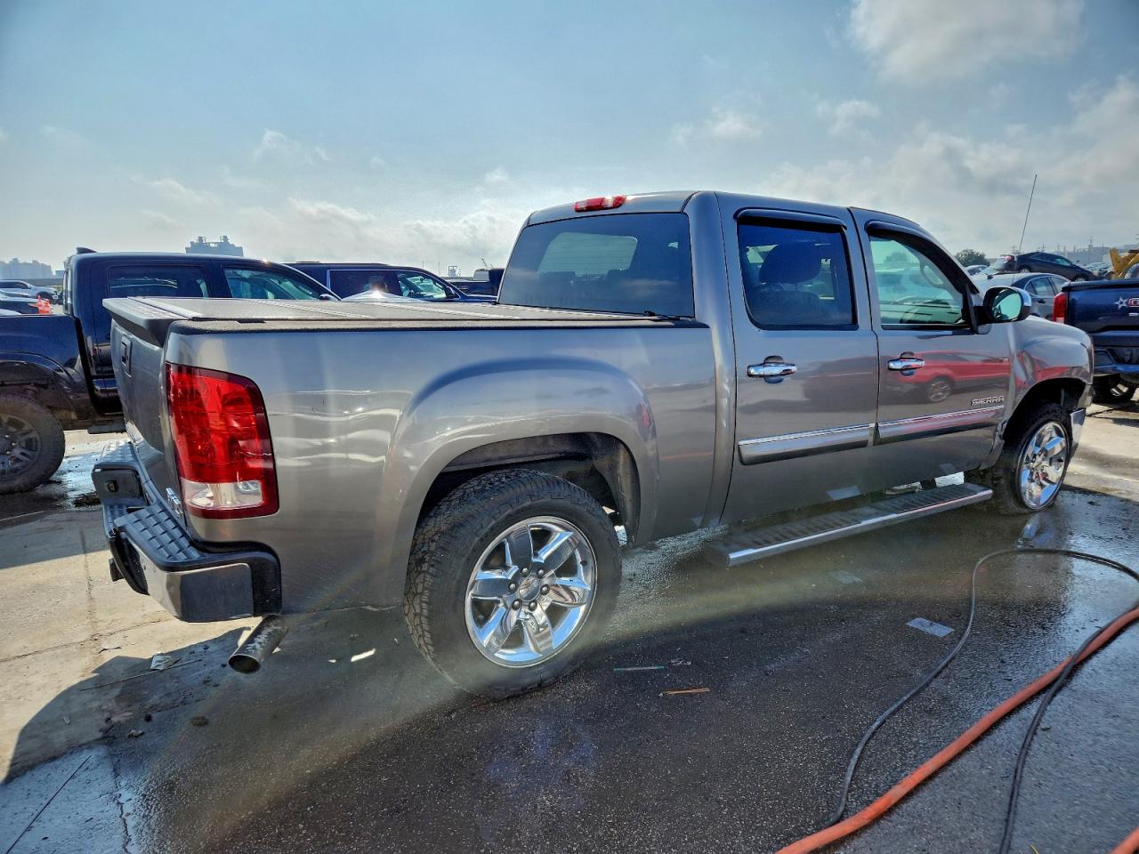 GMC Sierra C1500 Sle Image 2