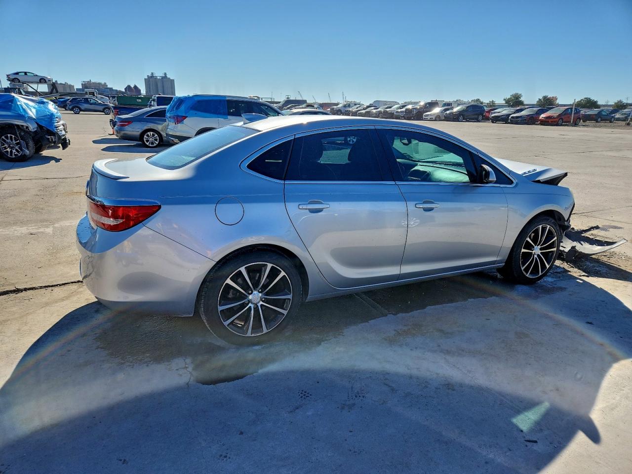 Buick Verano Sport Touring Image 9