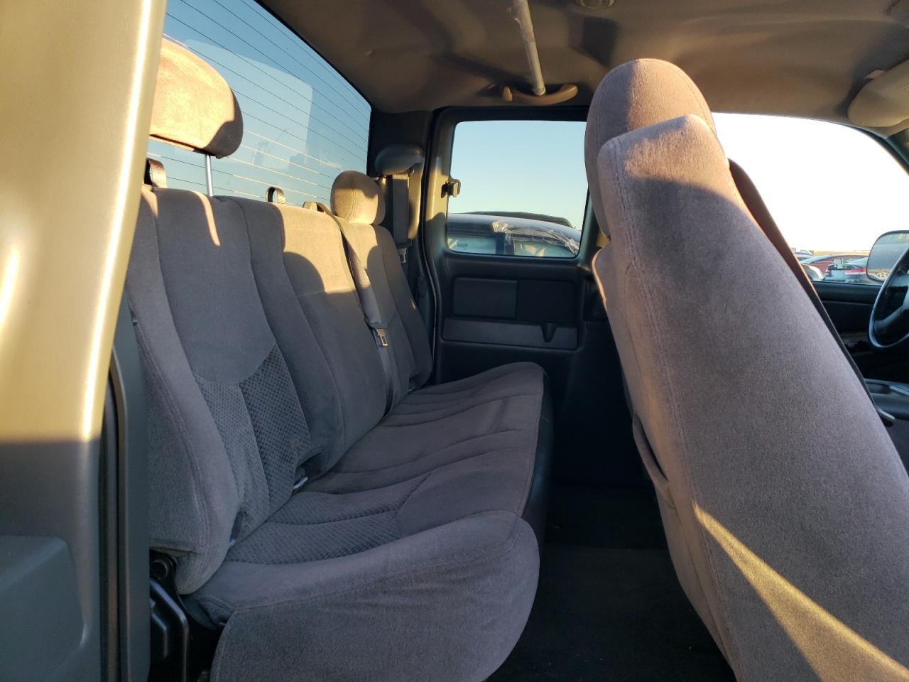 Chevrolet Silverado C1500 Image 2