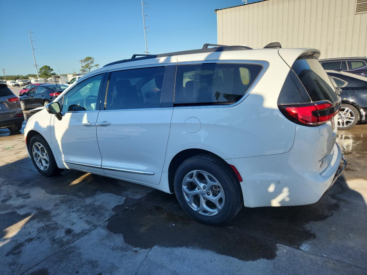 Chrysler Pacifica Limited Image 2