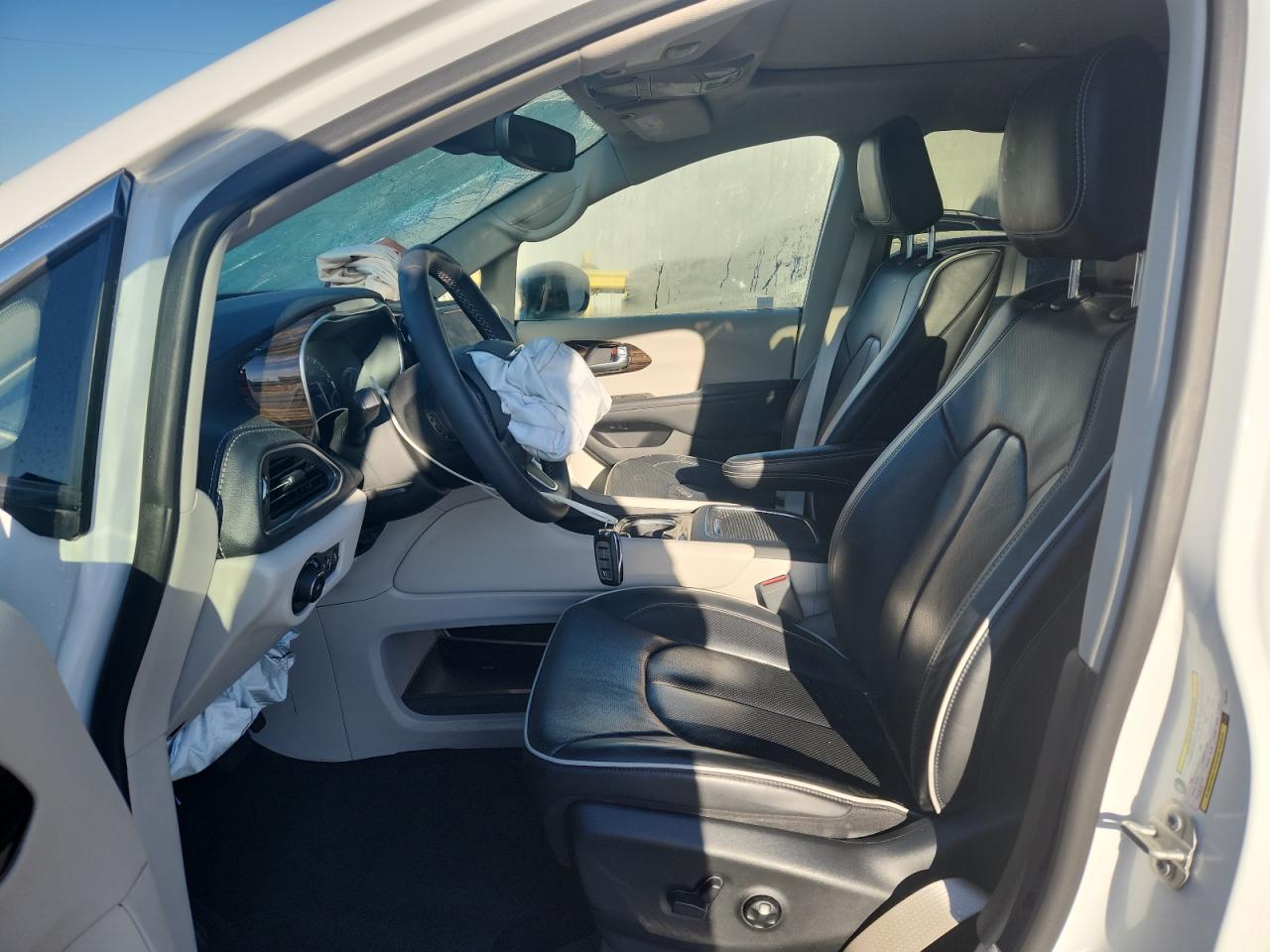 Chrysler Pacifica Limited Image 4