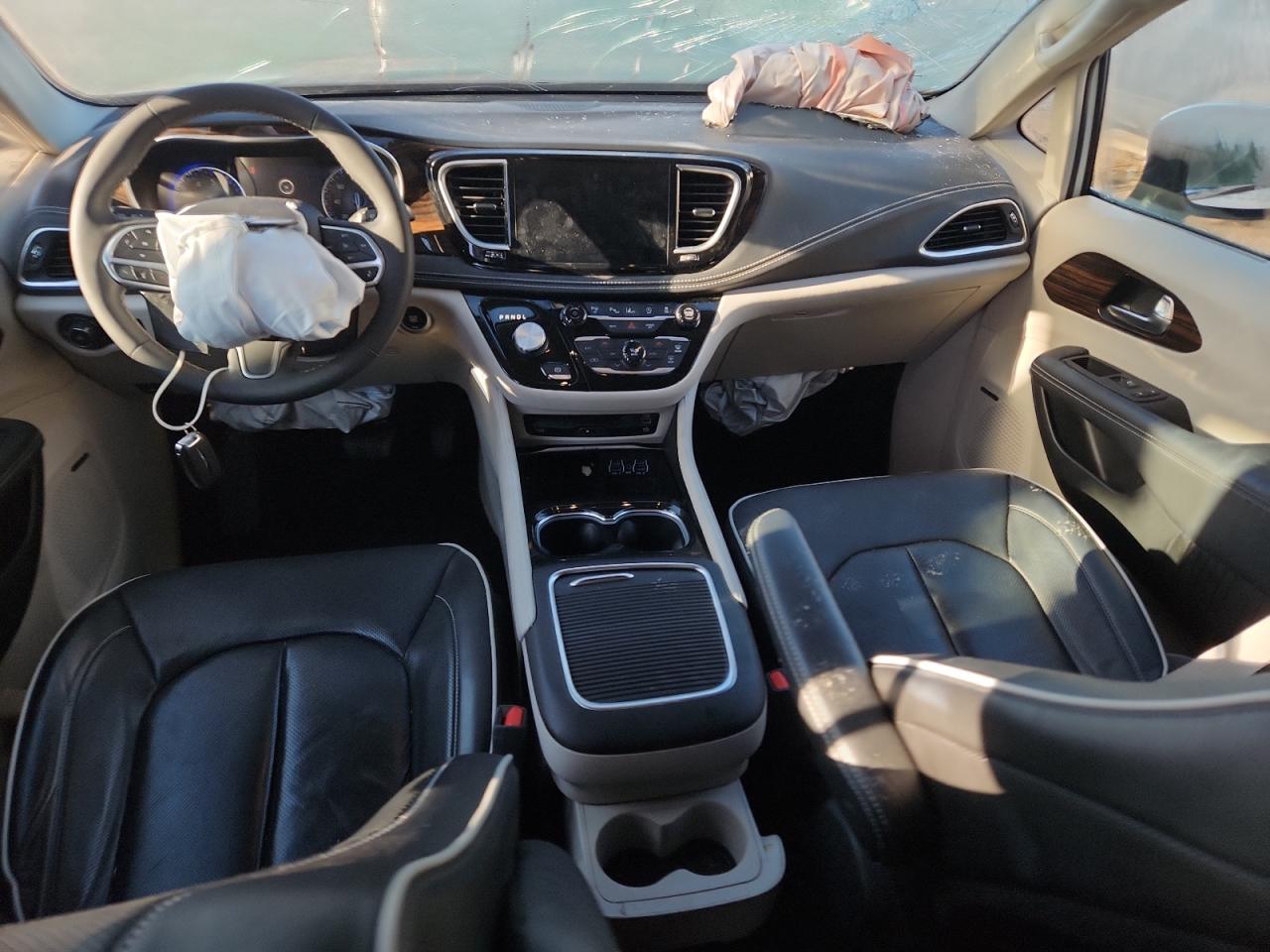 Chrysler Pacifica Limited Image 6