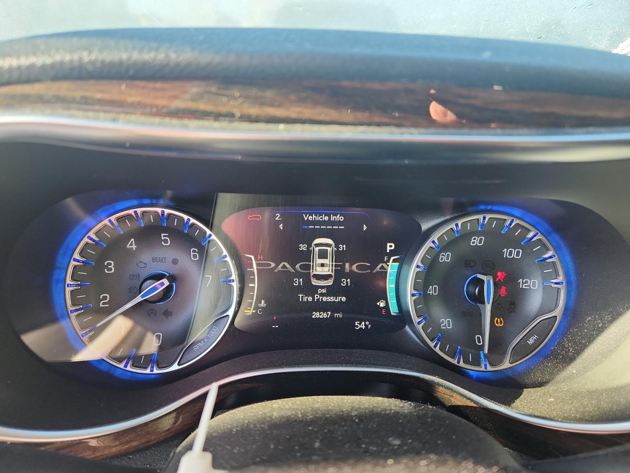 Chrysler Pacifica Limited Image 7