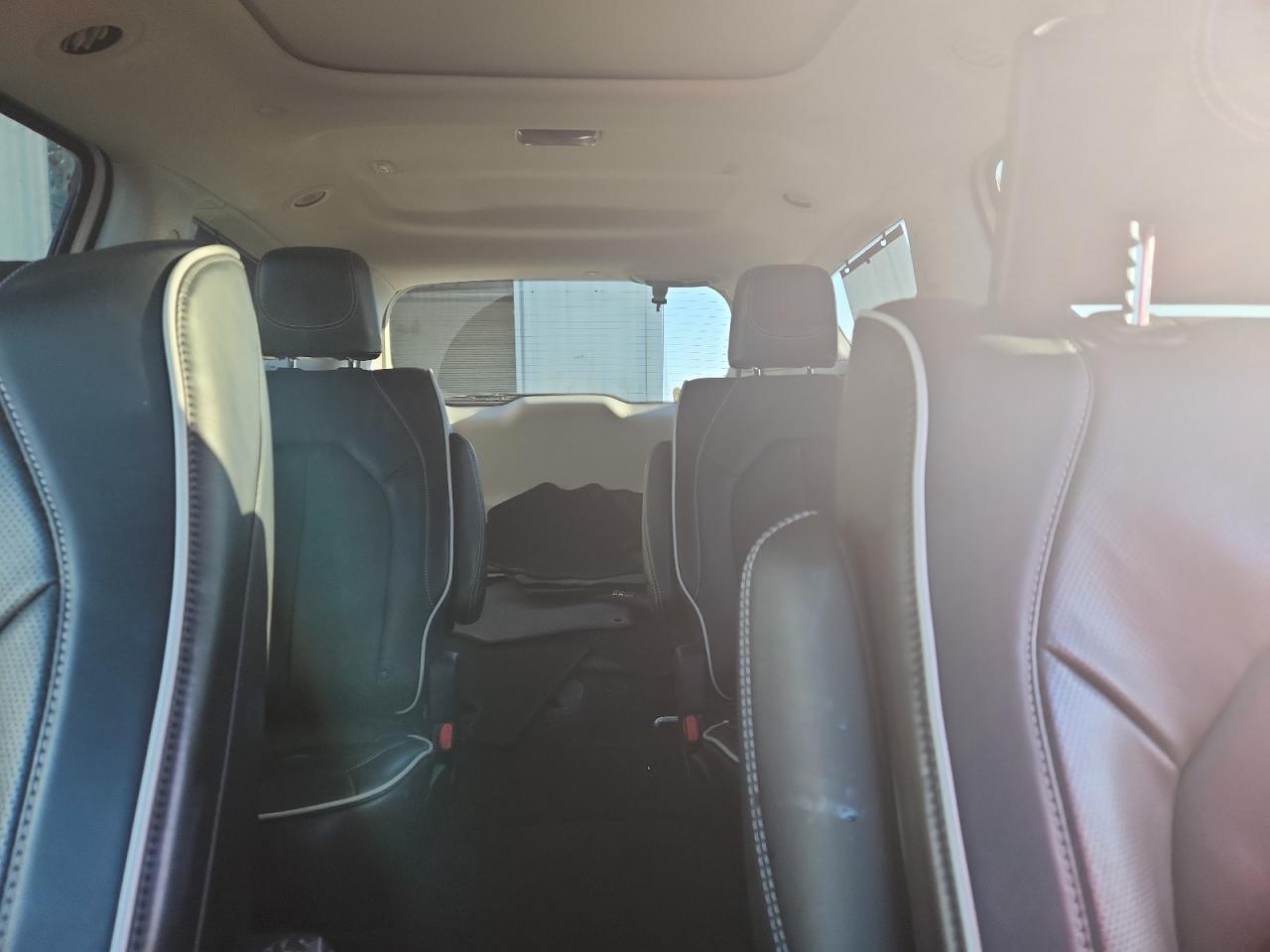 Chrysler Pacifica Limited Image 8