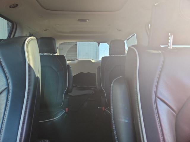 Chrysler Pacifica Limited Image 8