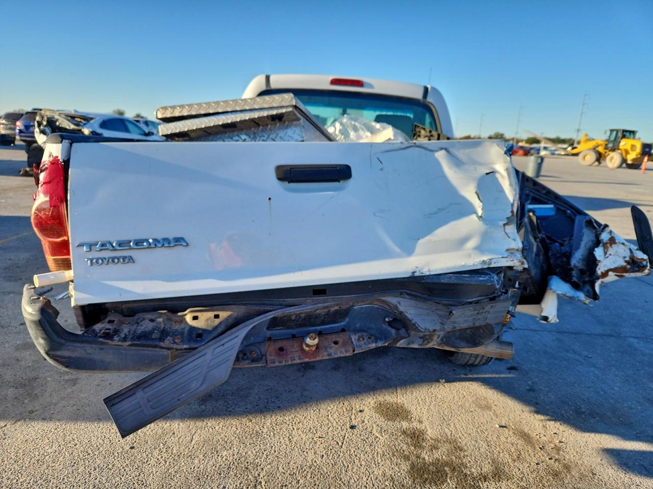 Toyota Tacoma Image 2