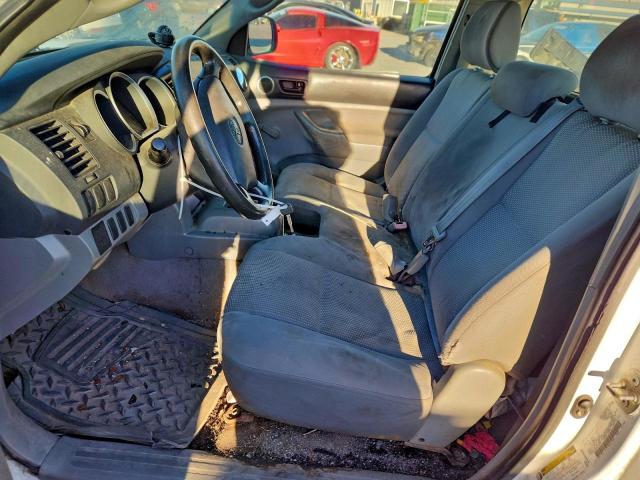 Toyota Tacoma Image 6