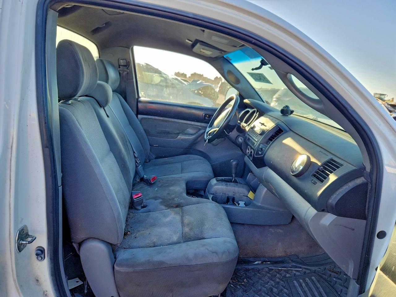 Toyota Tacoma Image 3