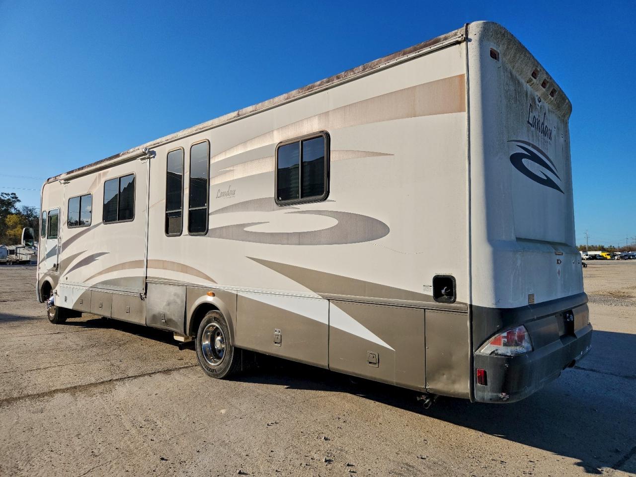 Ford F-550 Super Duty Stripped Chassis Image 5